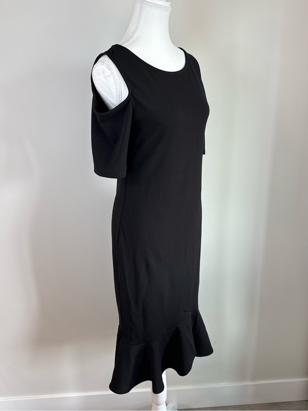 BLVD Black Cold Shoulder Ruffle Dress Large - Picture 3 of 5